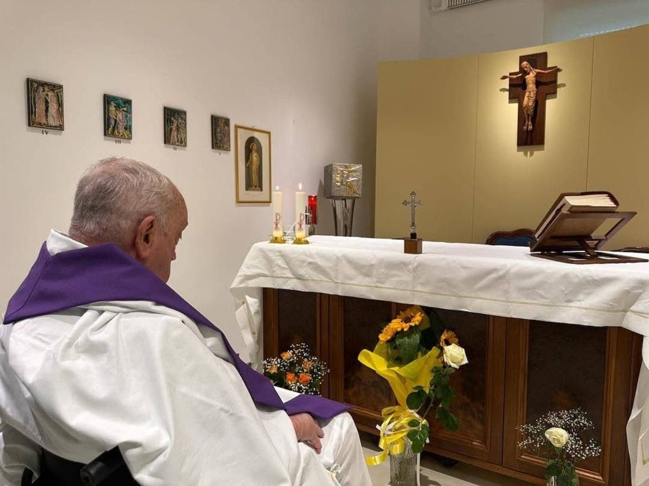 Papa celebra missa em capela do hospital