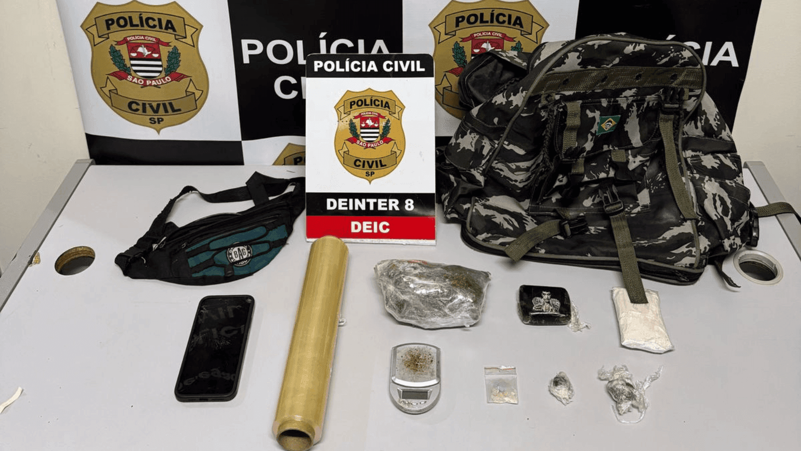 A droga estava escondida dentro de um quarto