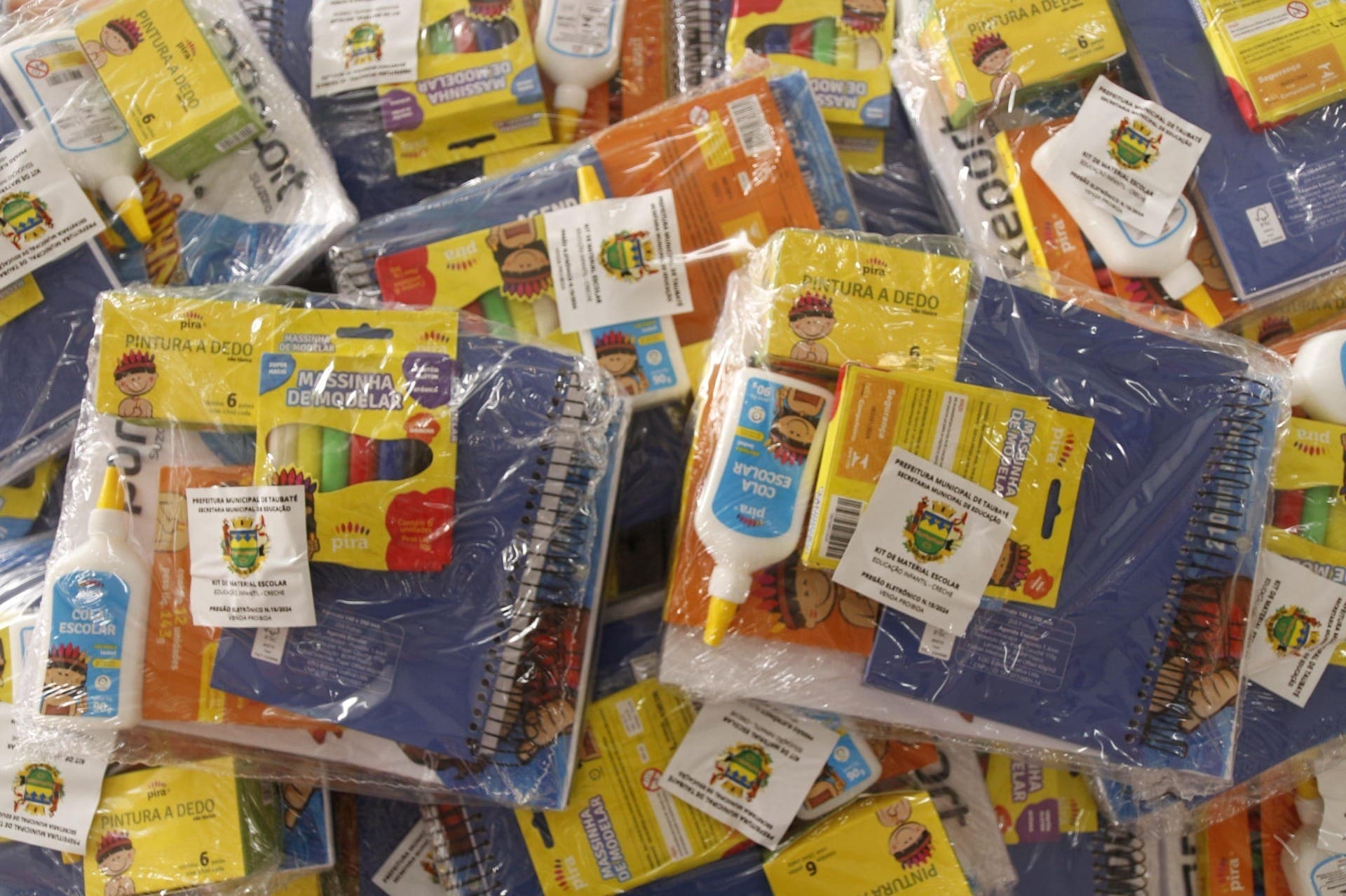 Prefeitura de Taubaté começa a receber kits escolares para a rede municipal de ensino