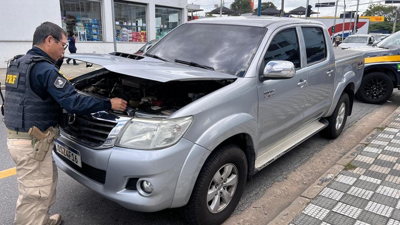 PRF recupera caminhonete de 150 mil furtada na Via Dutra em São José dos Campos