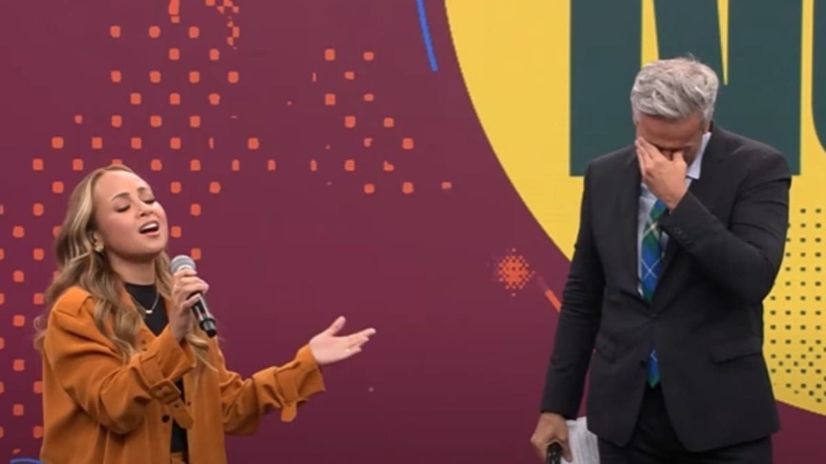 Otaviano Costa se emociona no Melhor da Noite