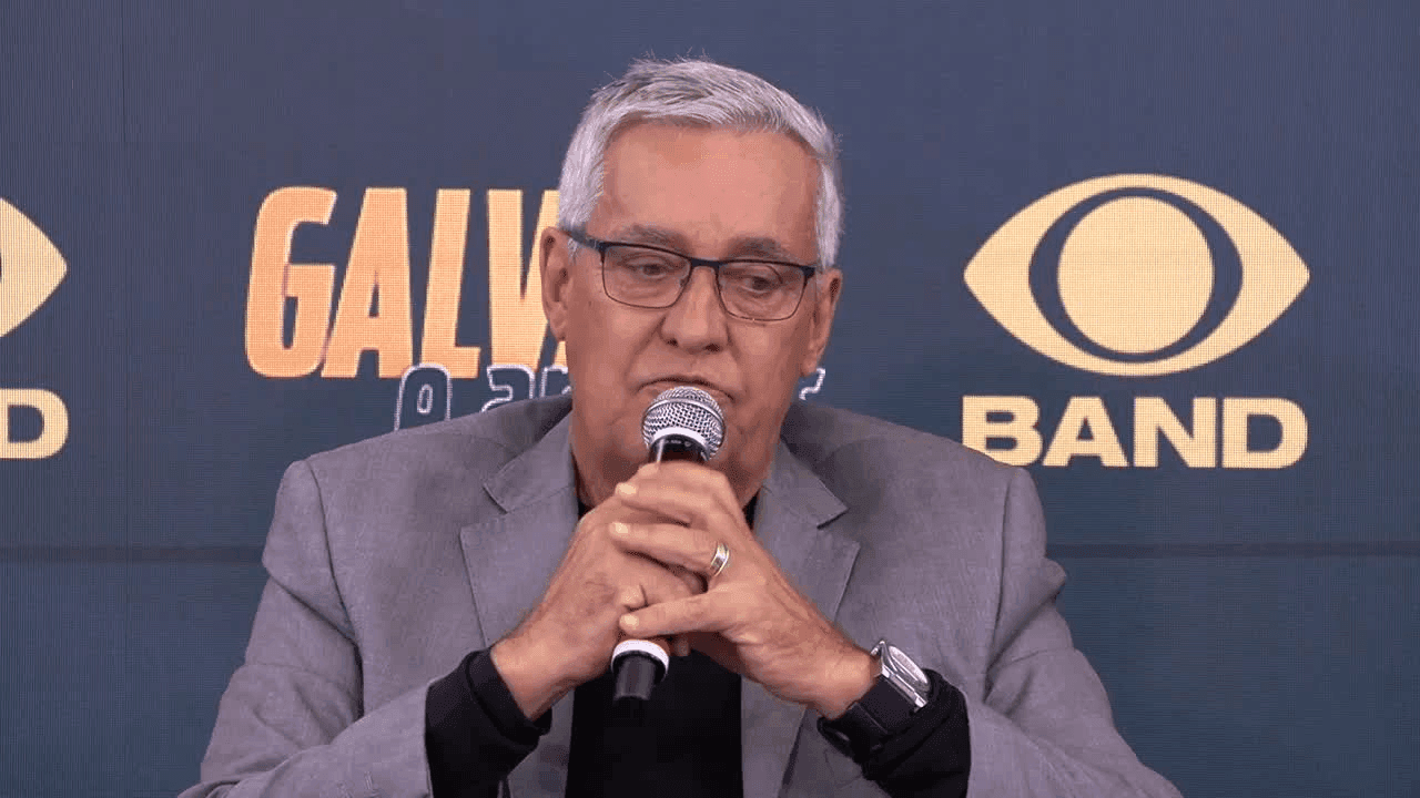 Mauro Naves em coletiva de imprensa na Band