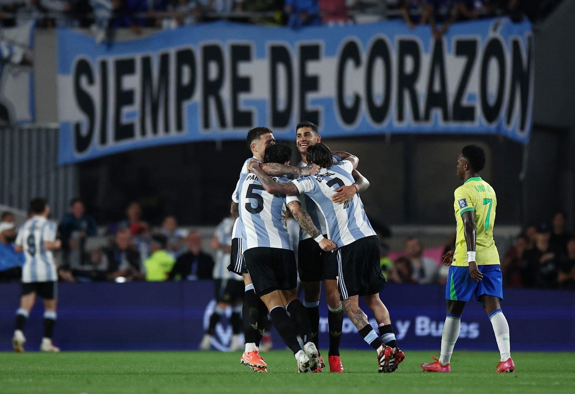 Argentina comemora goleada contra o Brasil