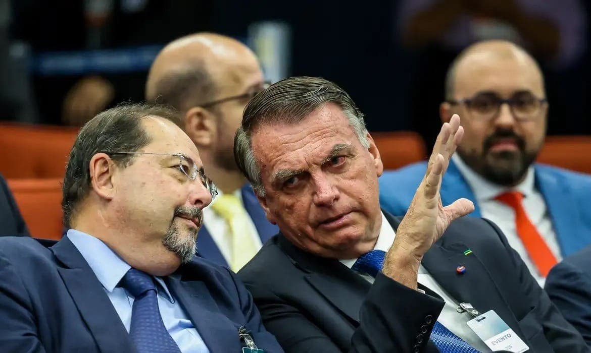 Começa o julgamento sobre a denúncia de golpe