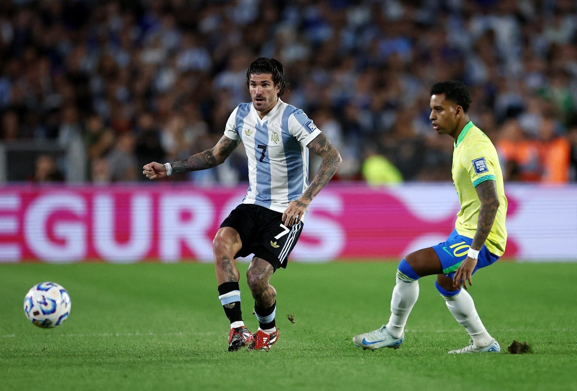 De Paul e Rodrygo em Argentina x Brasil