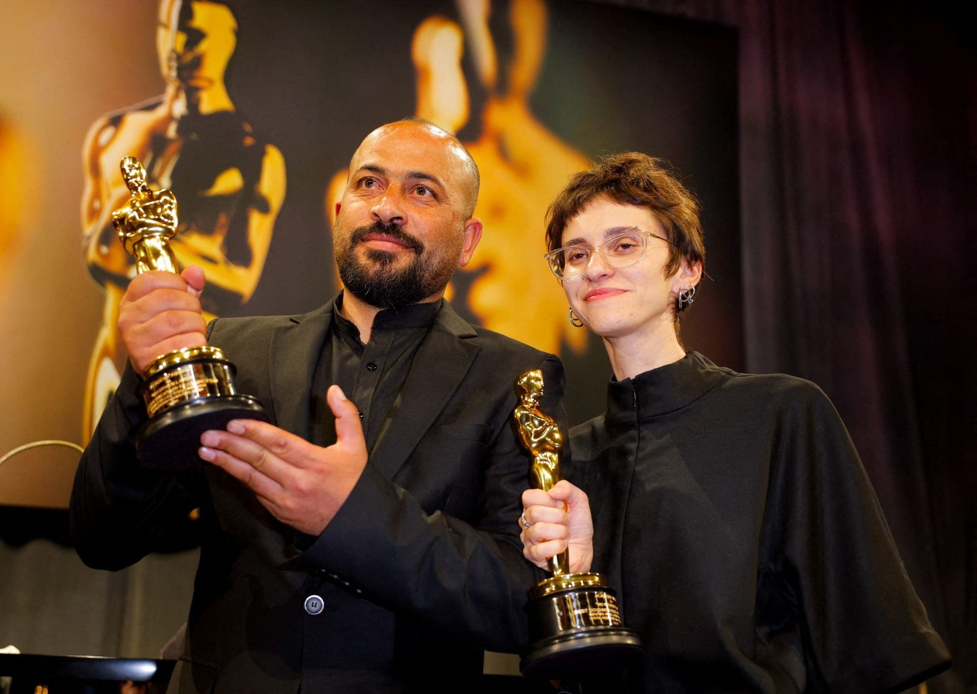 Hamdan Ballal ao lado de Rachel Szor no Oscar