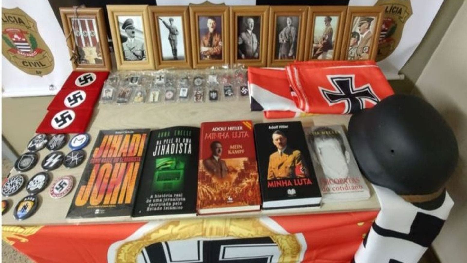 Polícia apreendeu itens nazistas