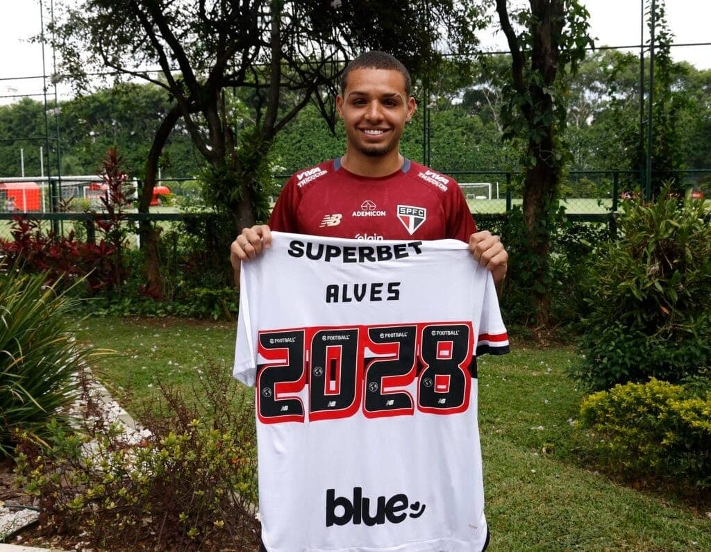 Meia Alves renova o contrato com o São Paulo