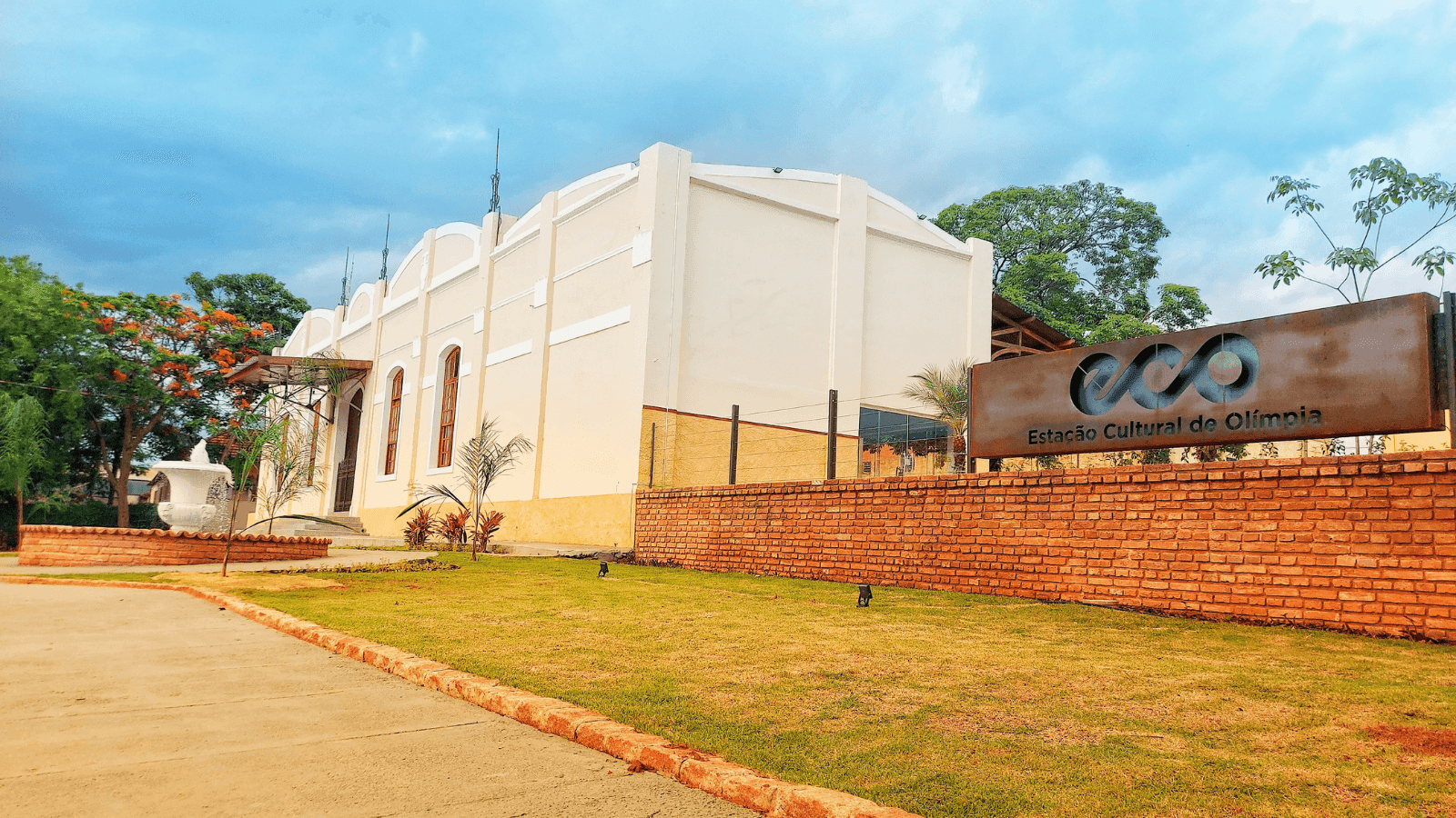 São oficinas de teatro, dança e crochê