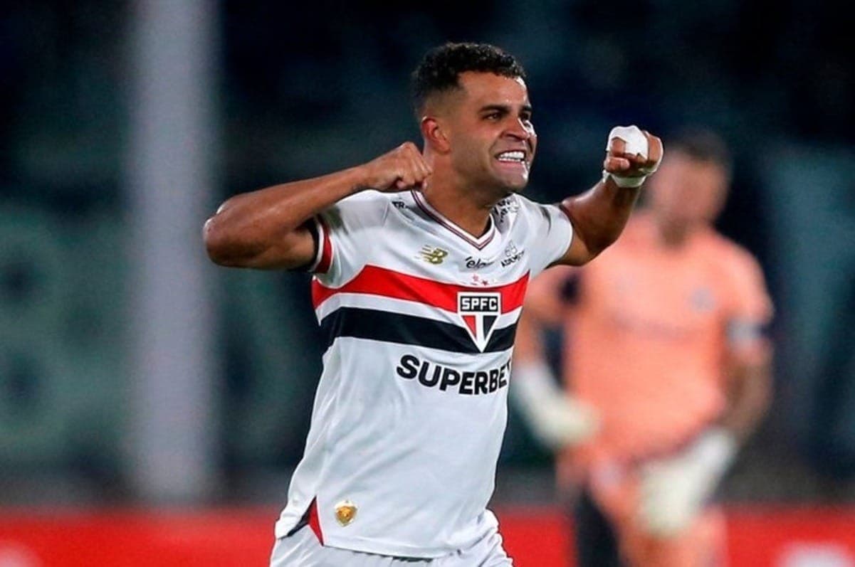 Alisson comemora gol do São Paulo
