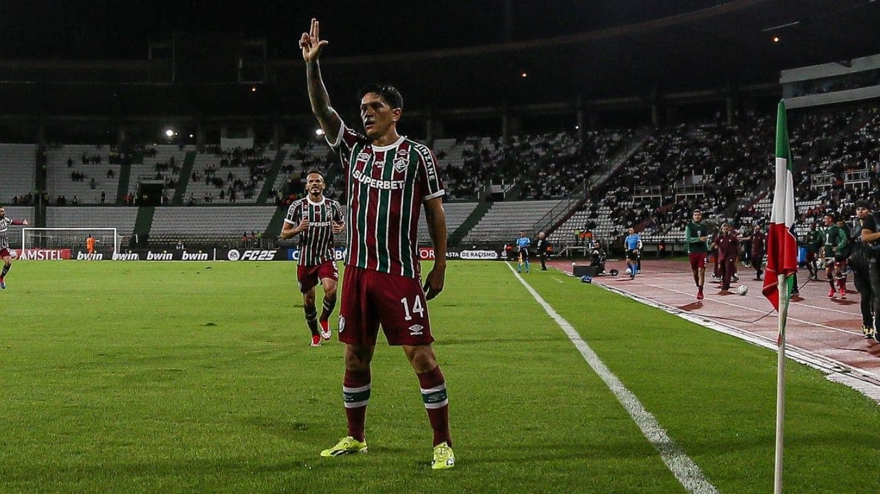 Cano celebra gol do Fluminense na Colômbia