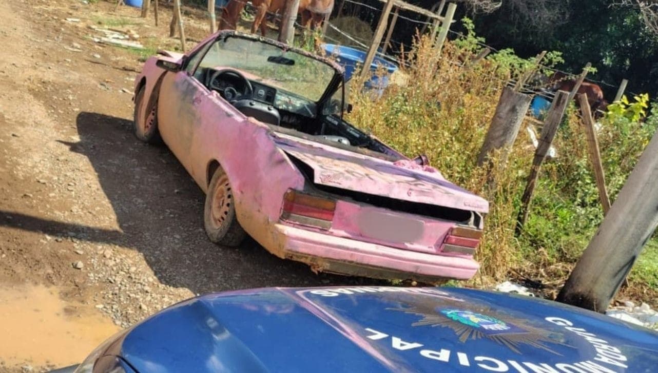 O carro estava abandonado no Jardim Vera Cruz
