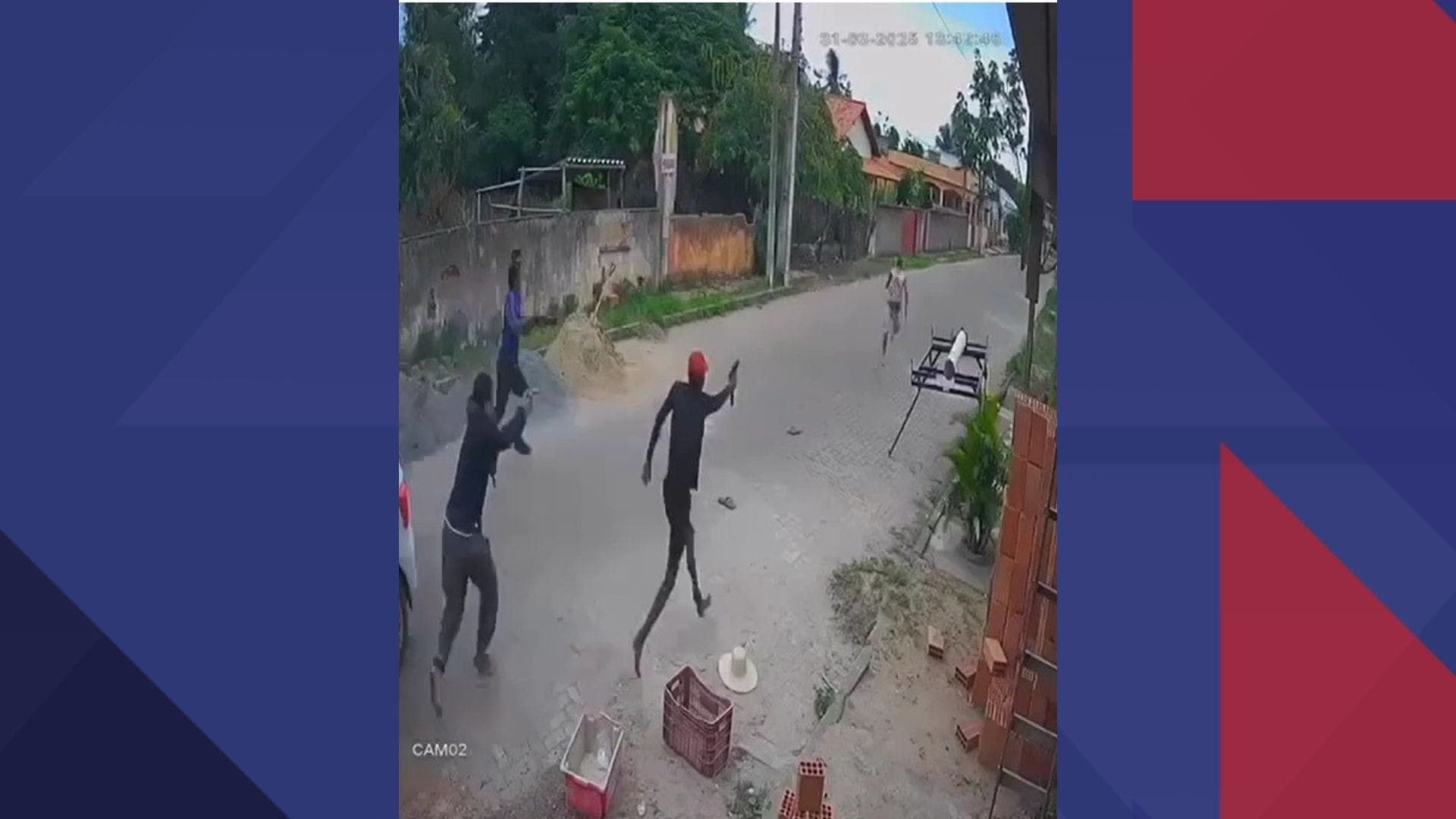 Após cerca de 30 segundos de disparos, os integrantes da quadrilha entram no carro e fogem