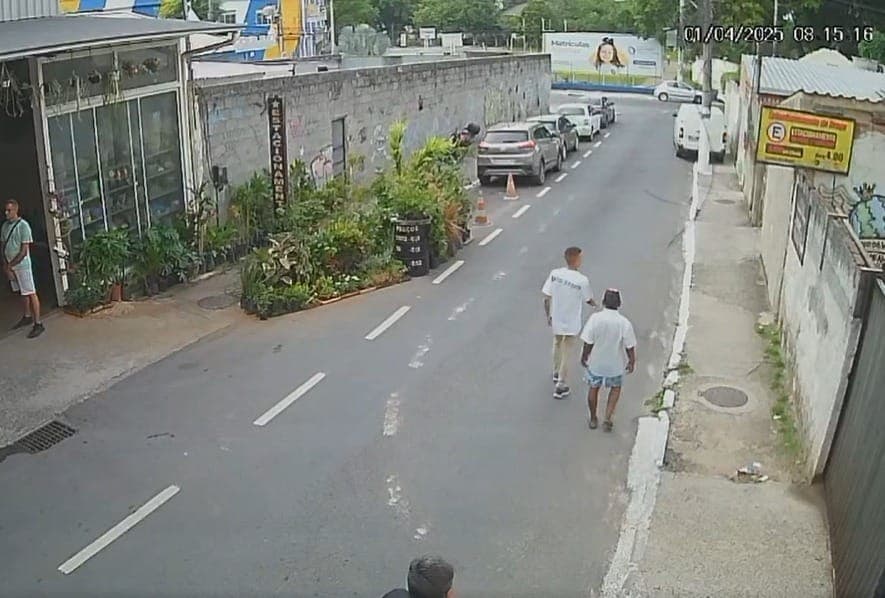 Os criminosos conseguiram levar R$900 e os cartões da vítima