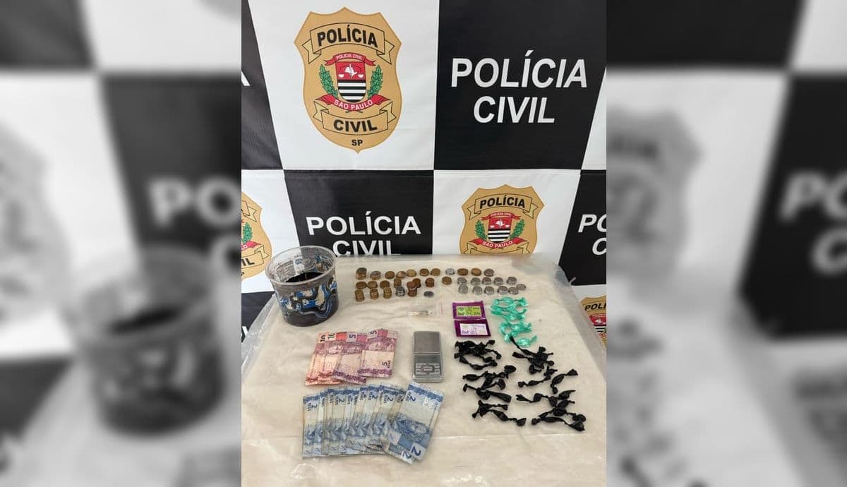 Dinheiro e drogas foram apreendidos