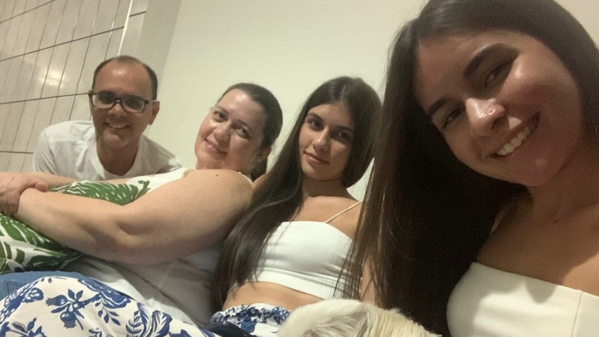 Raquel, Anderson, Luísa e Hellen: uma família feliz