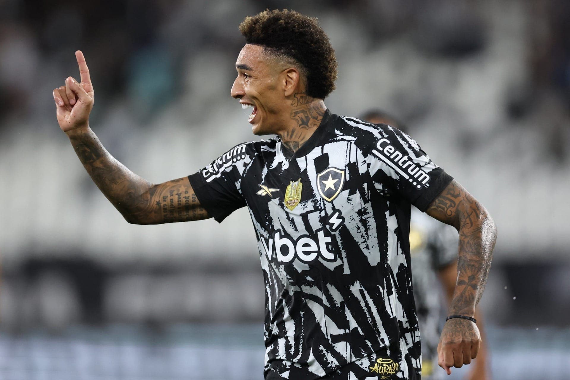 Igor Jesus comemora gol do Botafogo