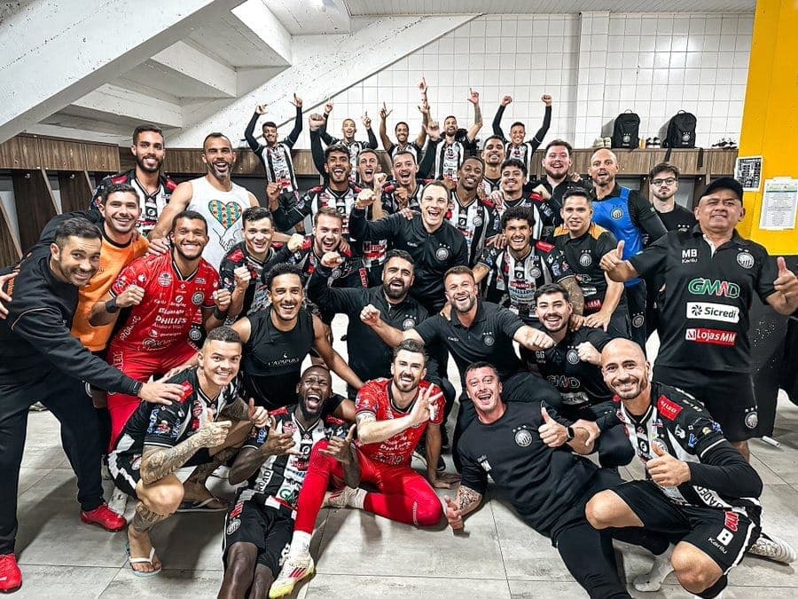Operário comemora primeira vitória