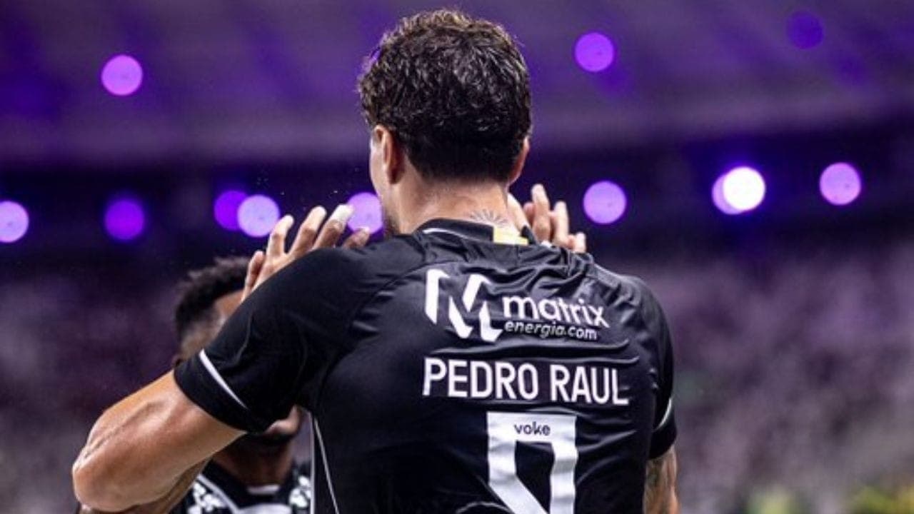 Pedro Raul comemora gol do Ceará