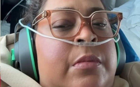 Preta Gil postou story com aparelhos em avião