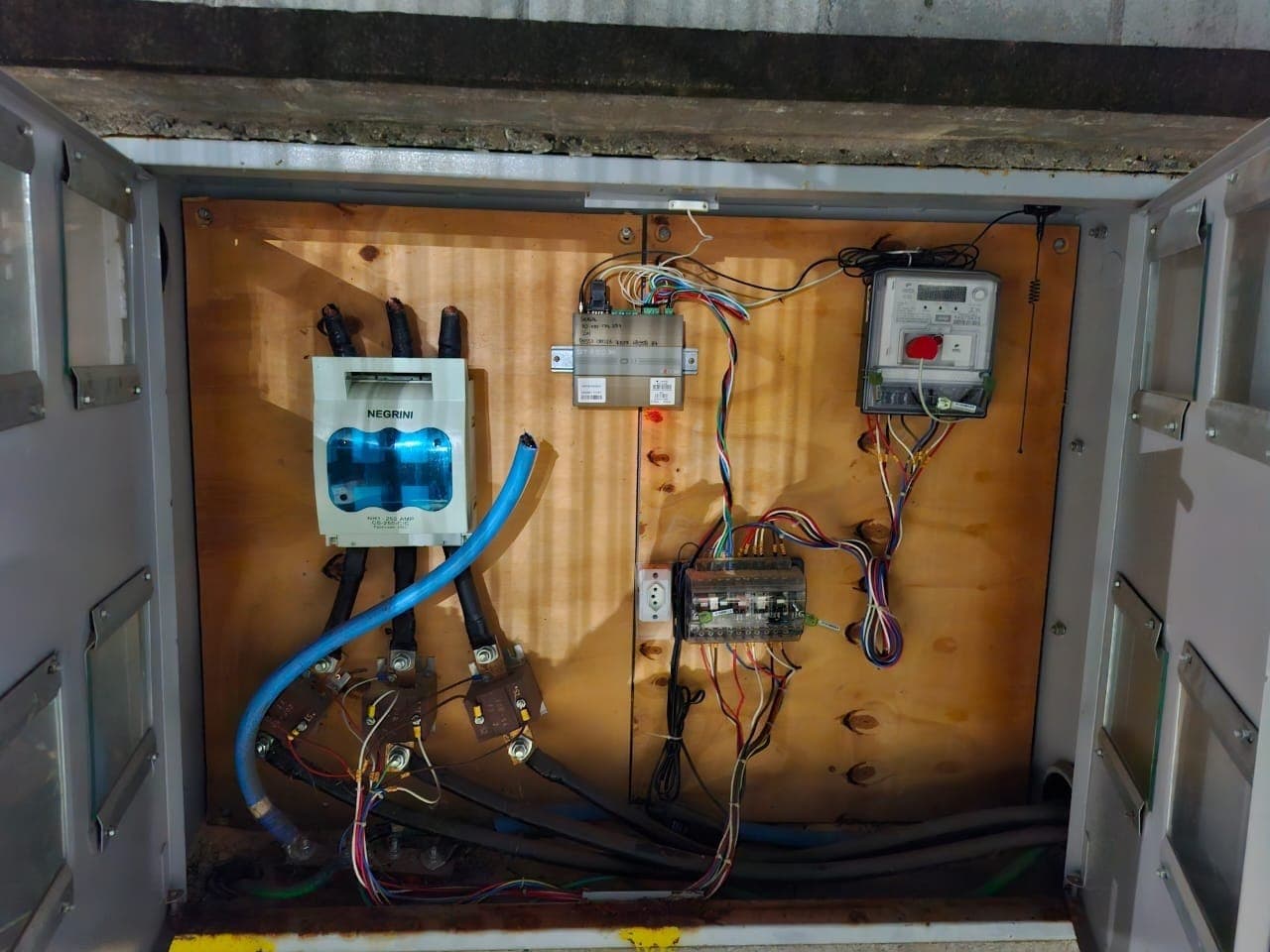 Criminosos furtam R$6 mil em cabos de energia em Jacareí