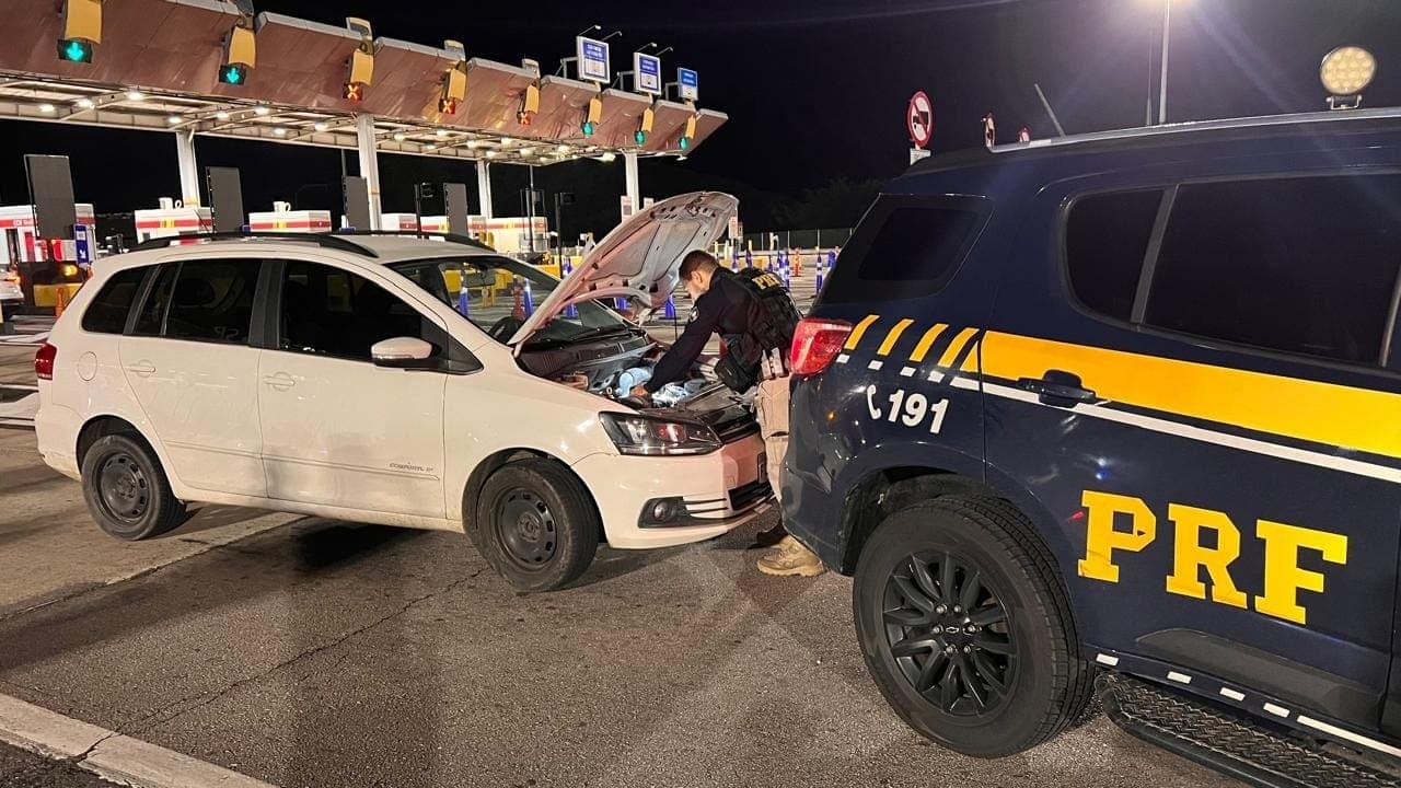 PRF recupera veículo furtado na Dutra e prende motorista