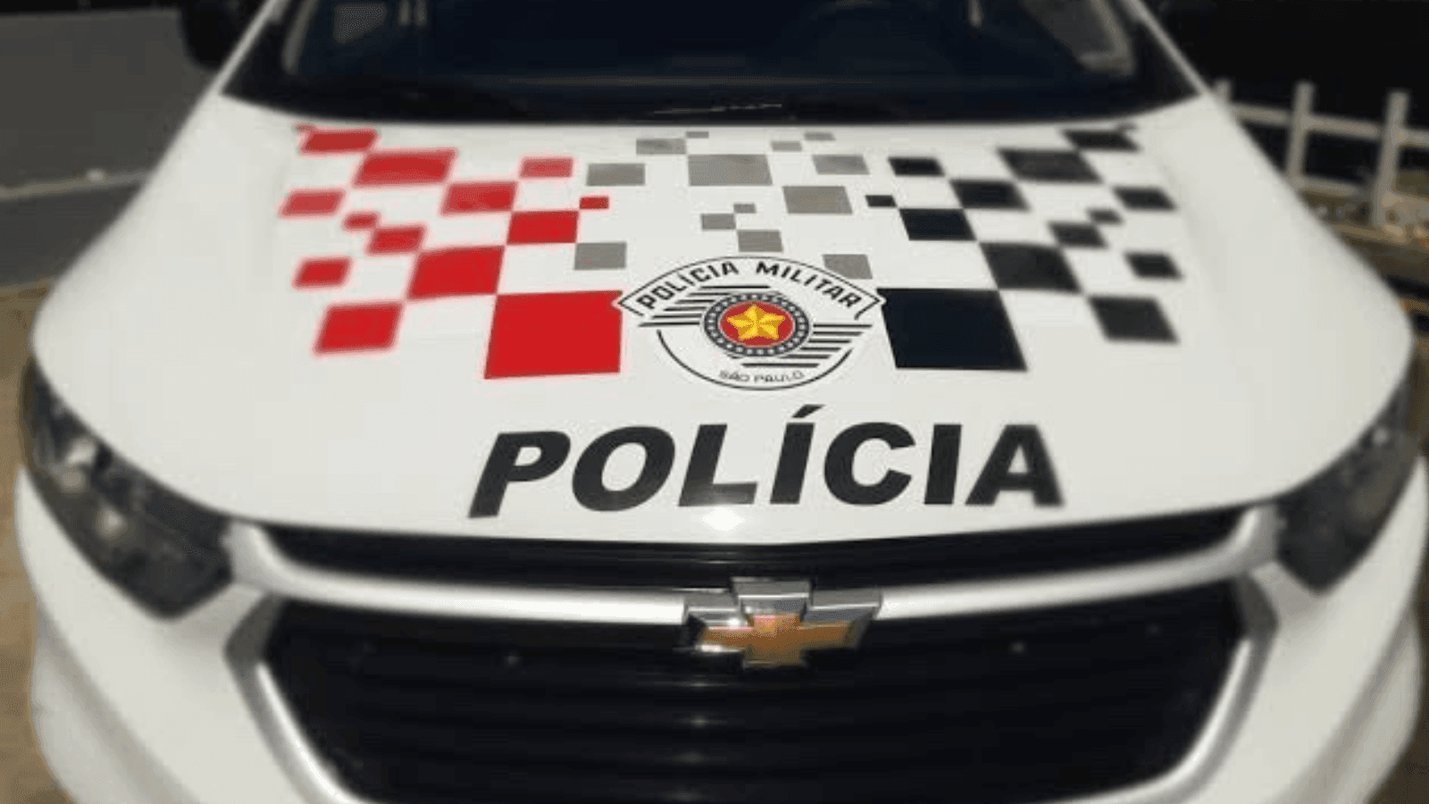 A vítima foi socorrida e levada para o hospital 