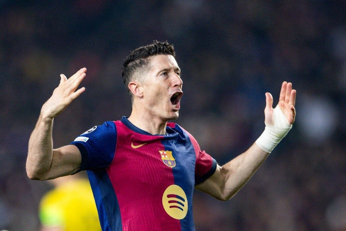 Lewandowski brilha em goleada do Barcelona