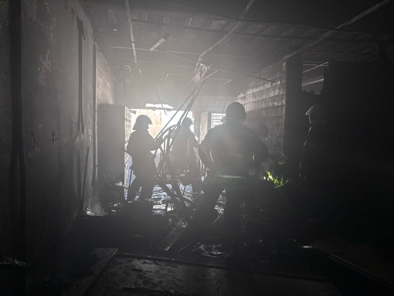 Loja de eletrodomésticos pega fogo e mobiliza Corpo de Bombeiros em Cruzeiro