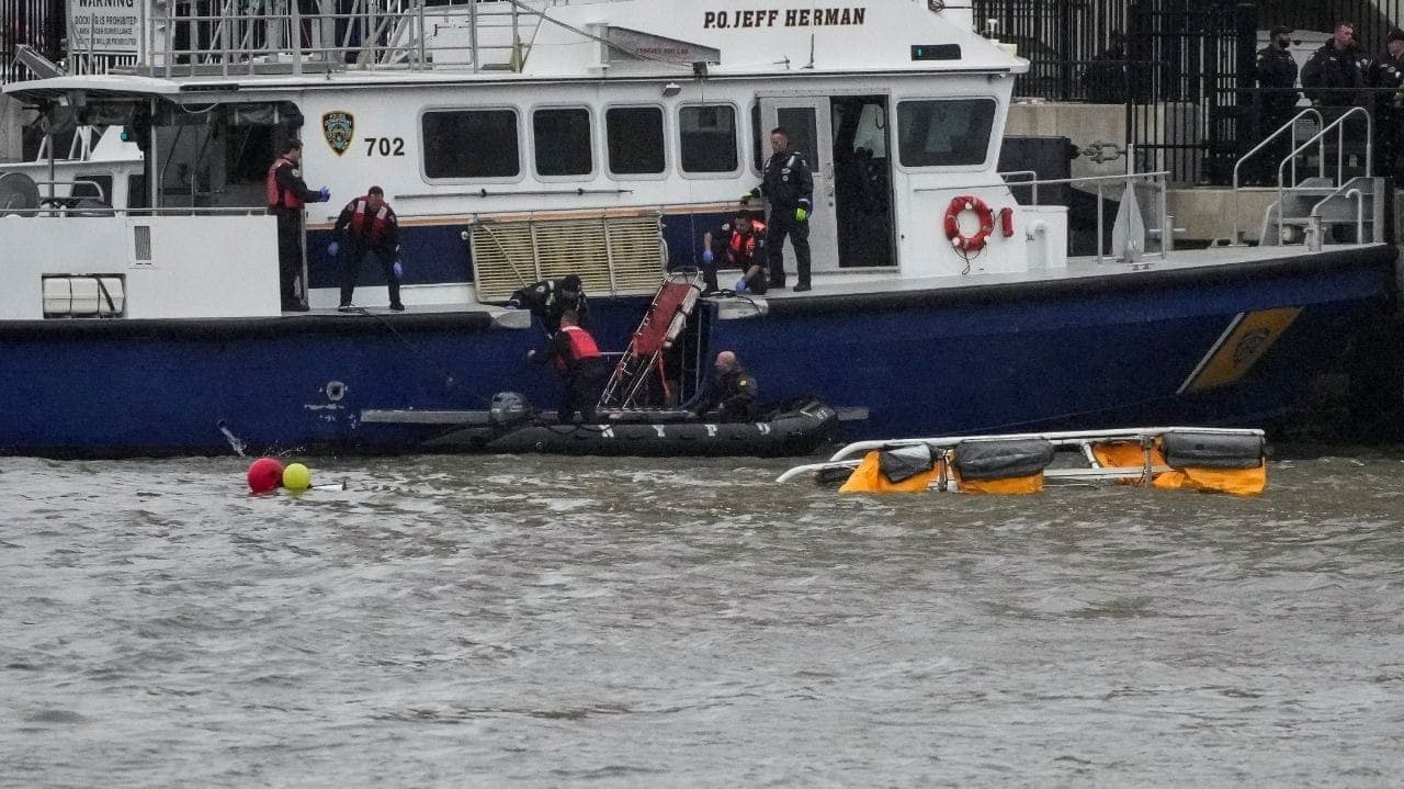 Helicóptero caiu no Rio Hudson, em Nova York