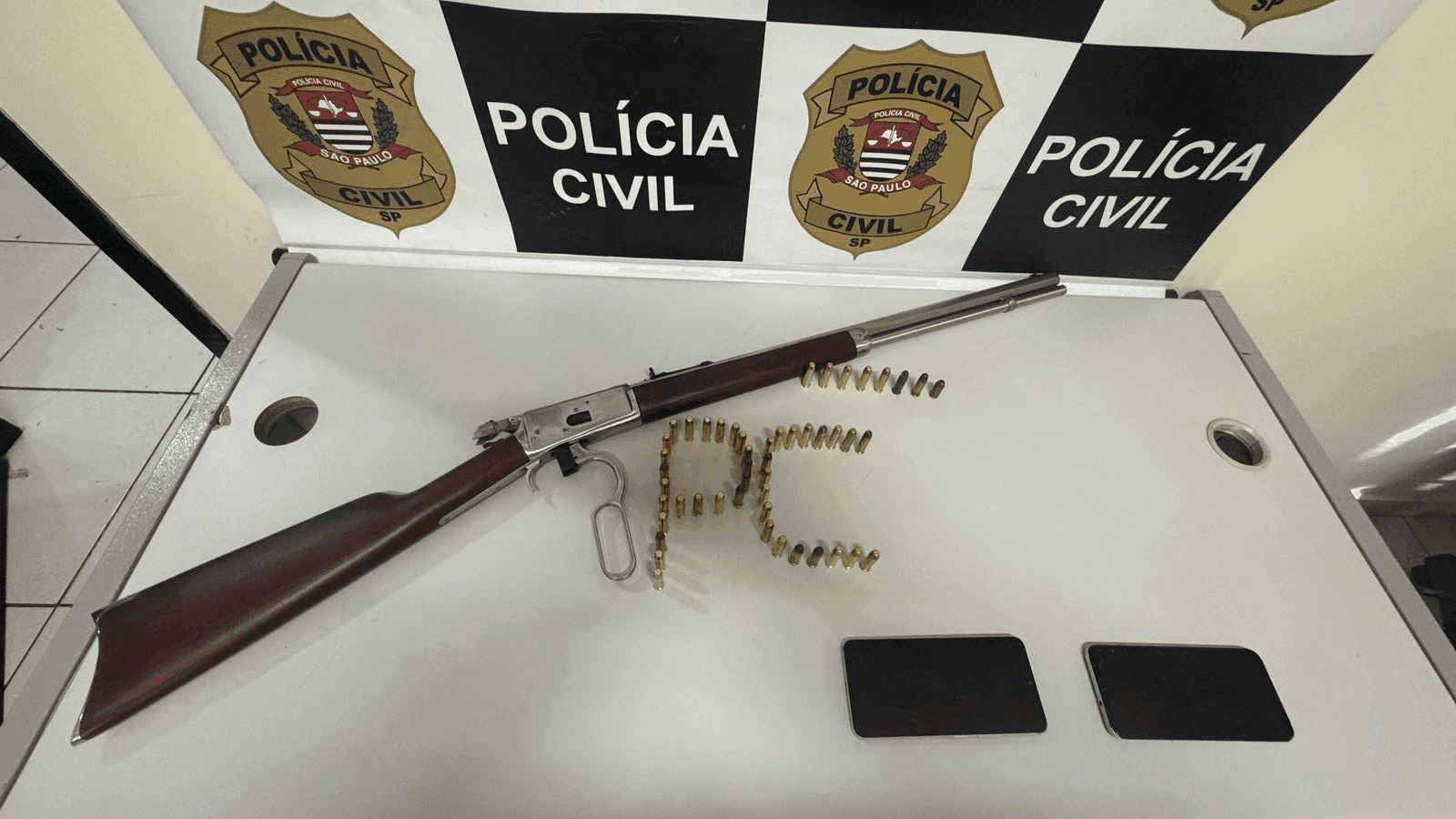 Algumas munições também foram encontradas
