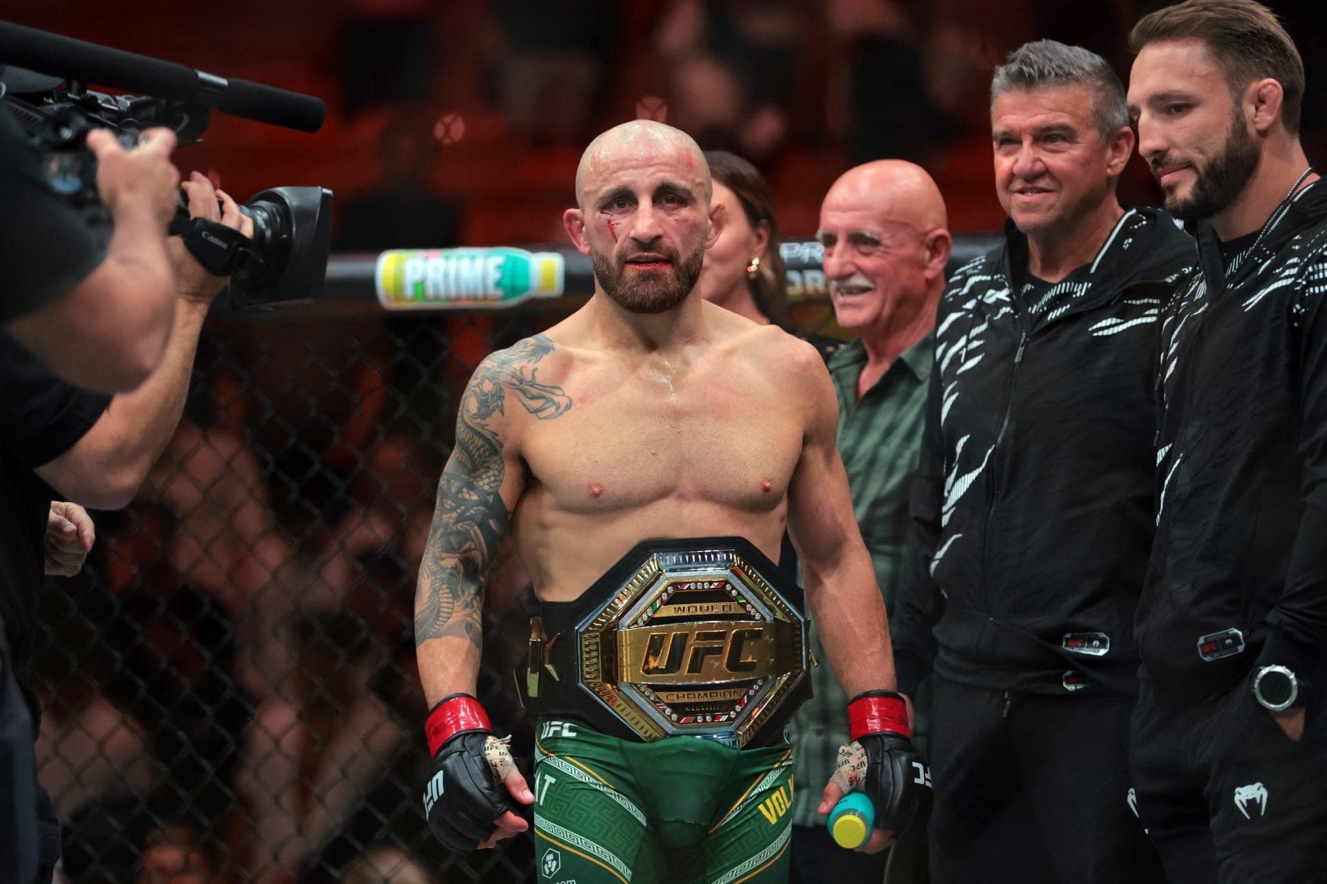 Volkanovski conquista o cinturão