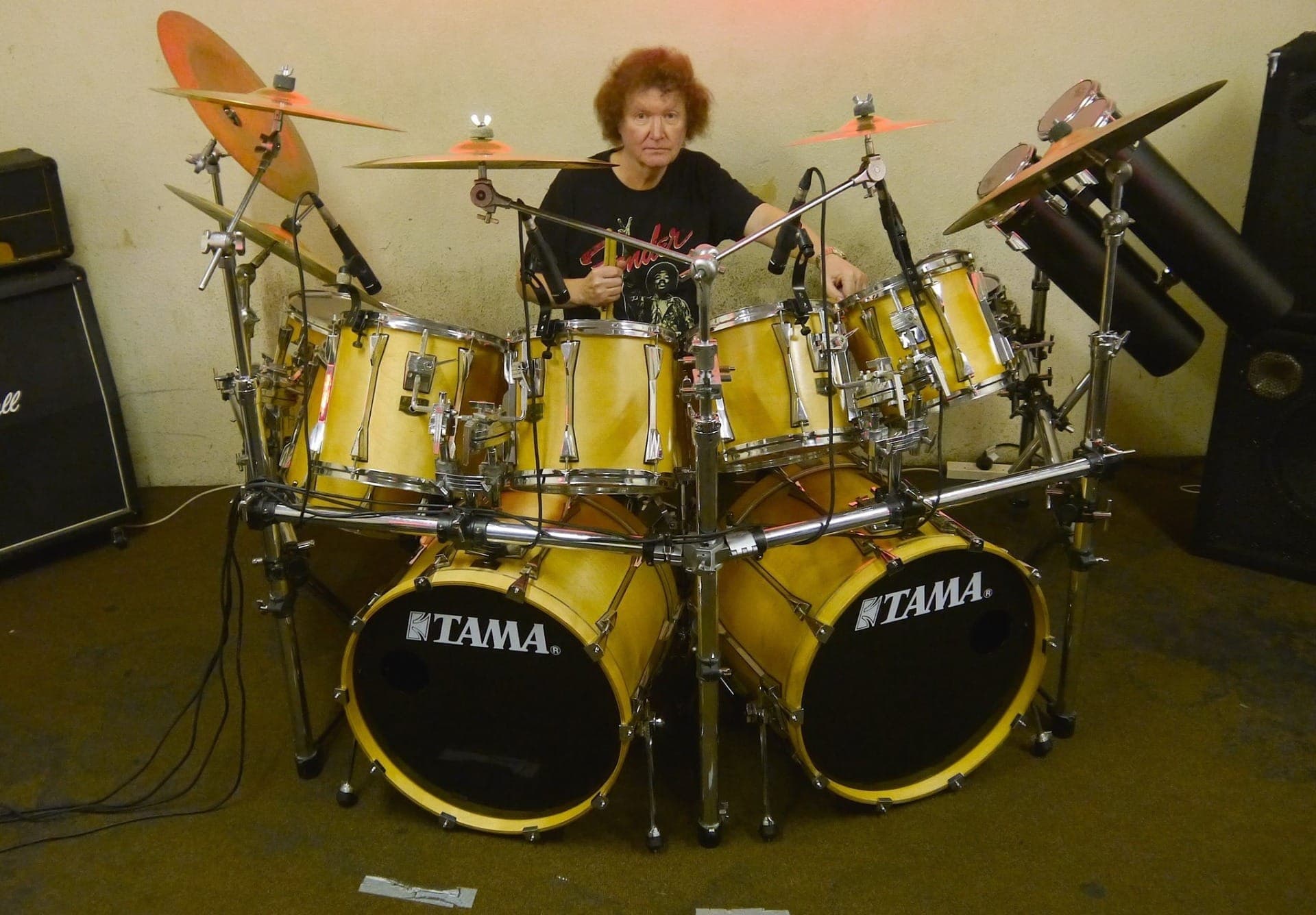 Baterista Les Binks, em foto de 2017