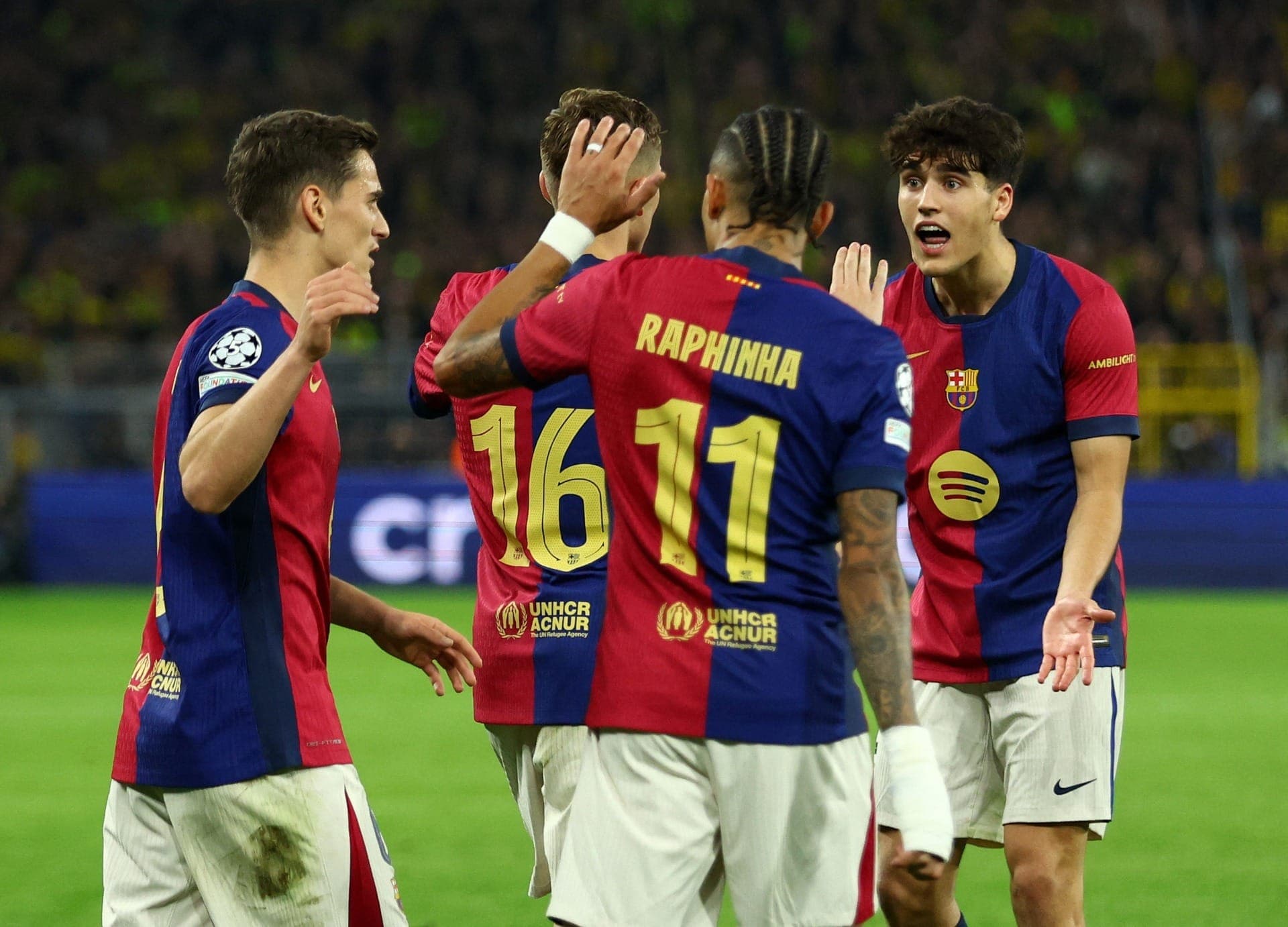 Raphinha comemora com Barcelona