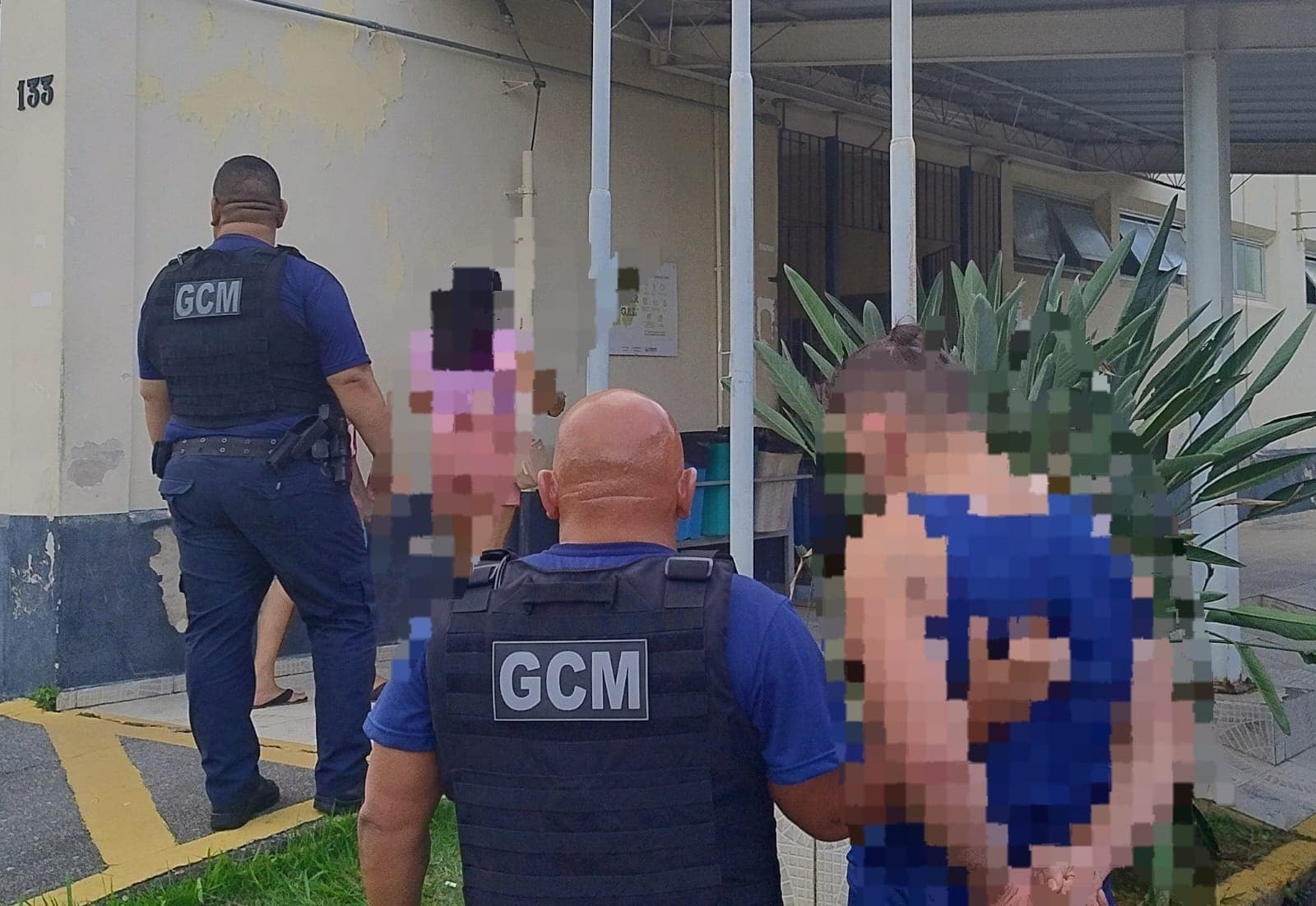 Homem embriagado provoca acidente, tenta agredir sogra e é preso em Pindamonhangaba