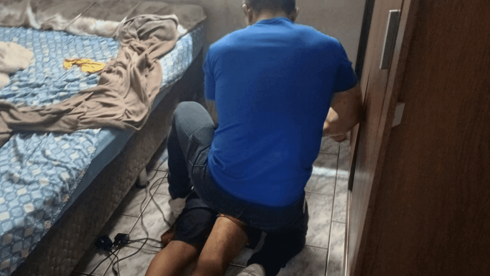 Um dos suspeitos foi preso dentro de casa