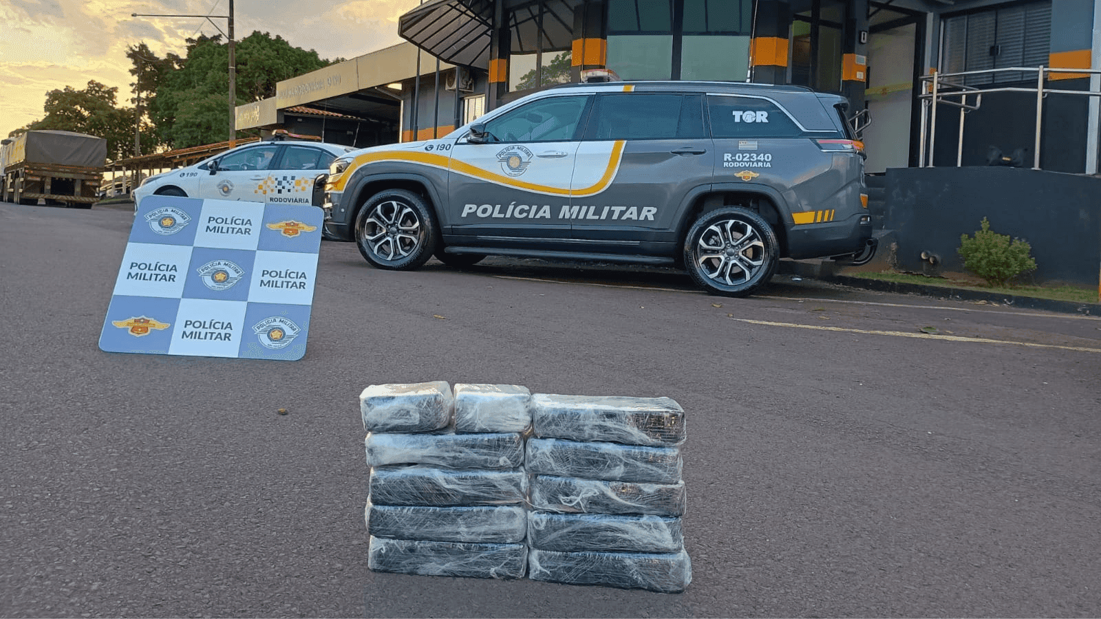 A droga estava escondida no painel do veículo 