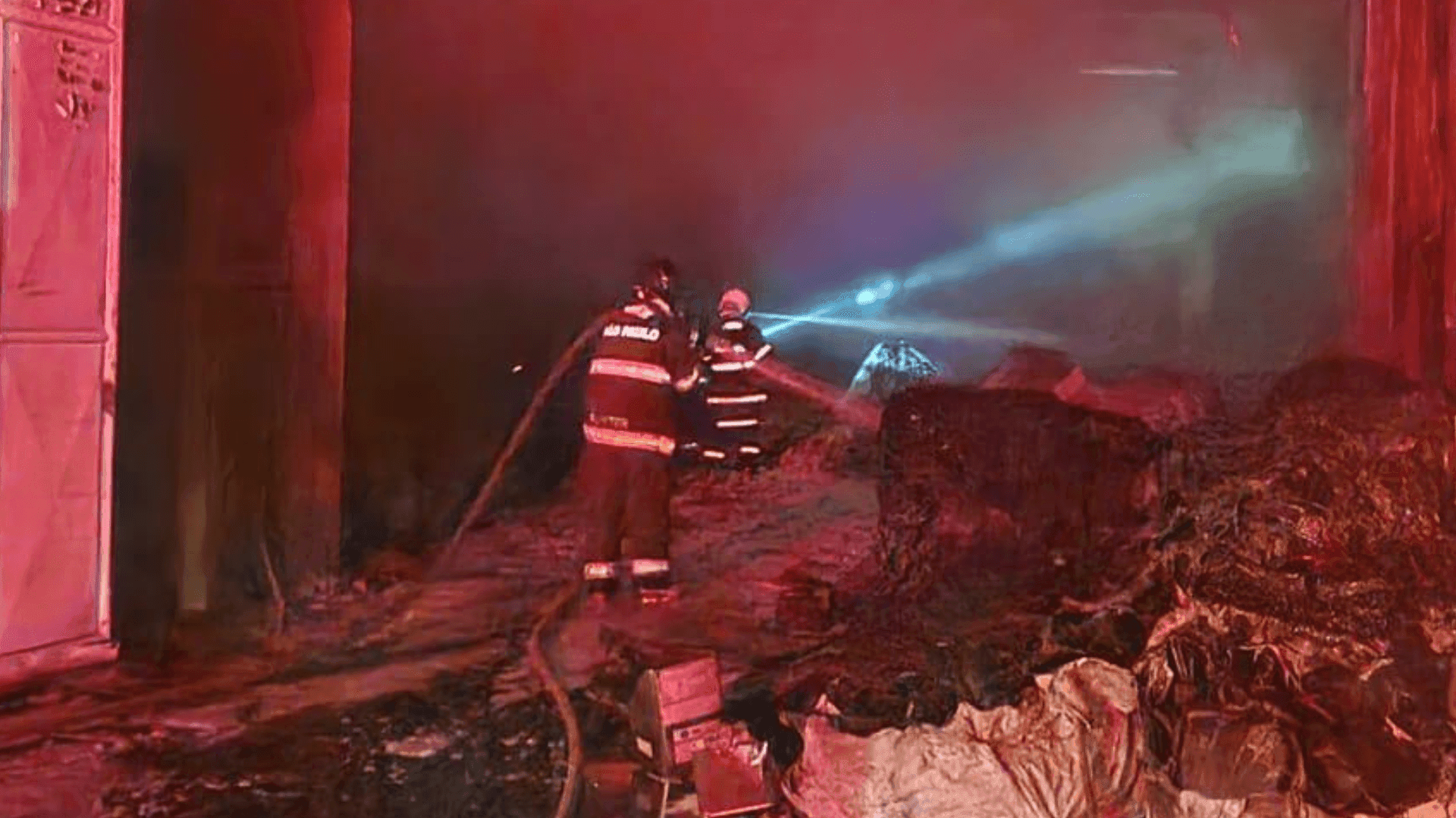 Galpão pega fogo e mobiliza Corpo de Bombeiros em Caçapava