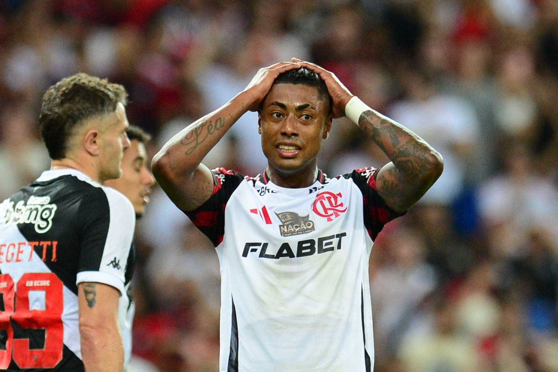 Bruno Henrique, do Flamengo, lamenta chance perdida contra o Vasco