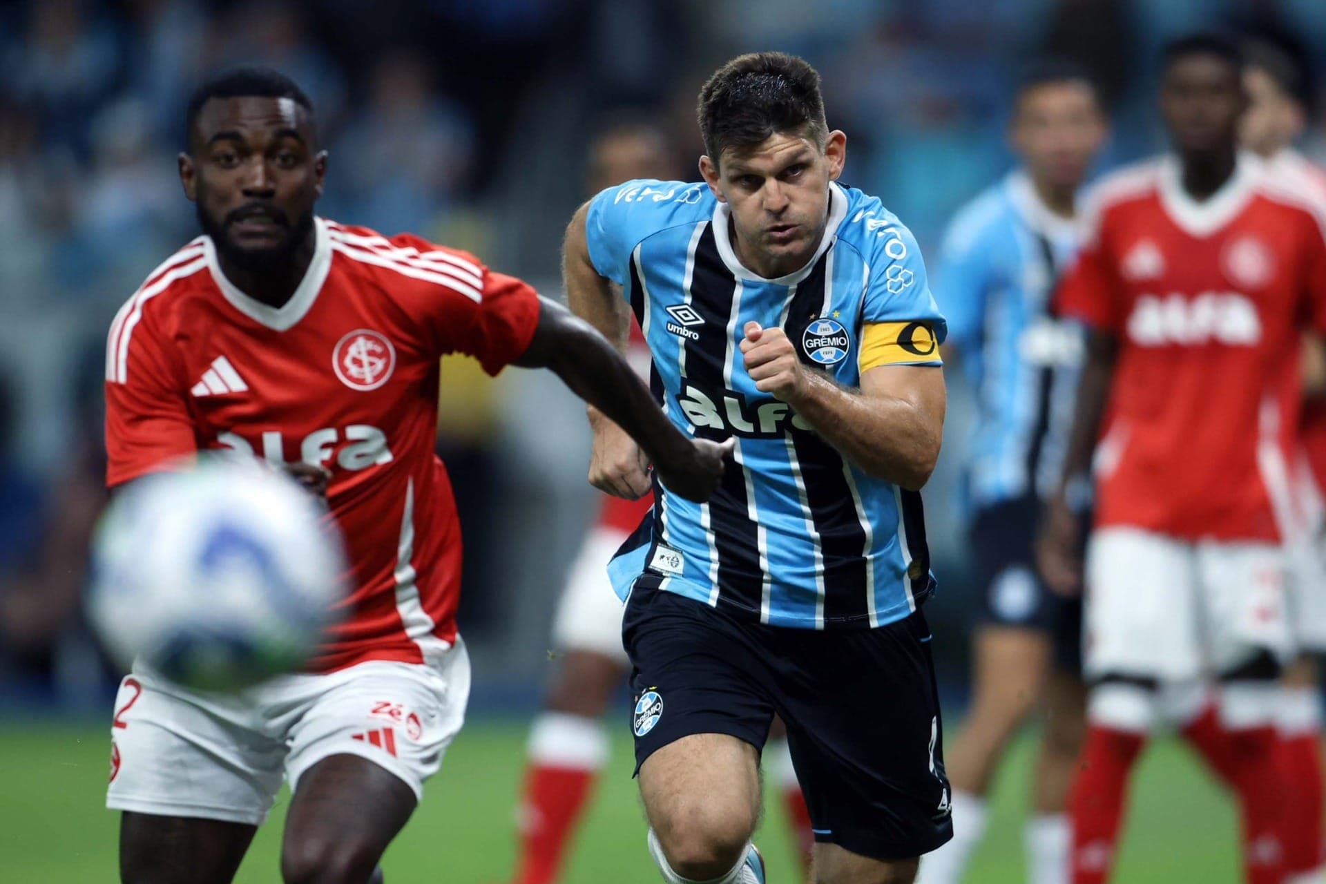 Grêmio e Inter duelam pressionados pelo Campeonato Brasileiro
