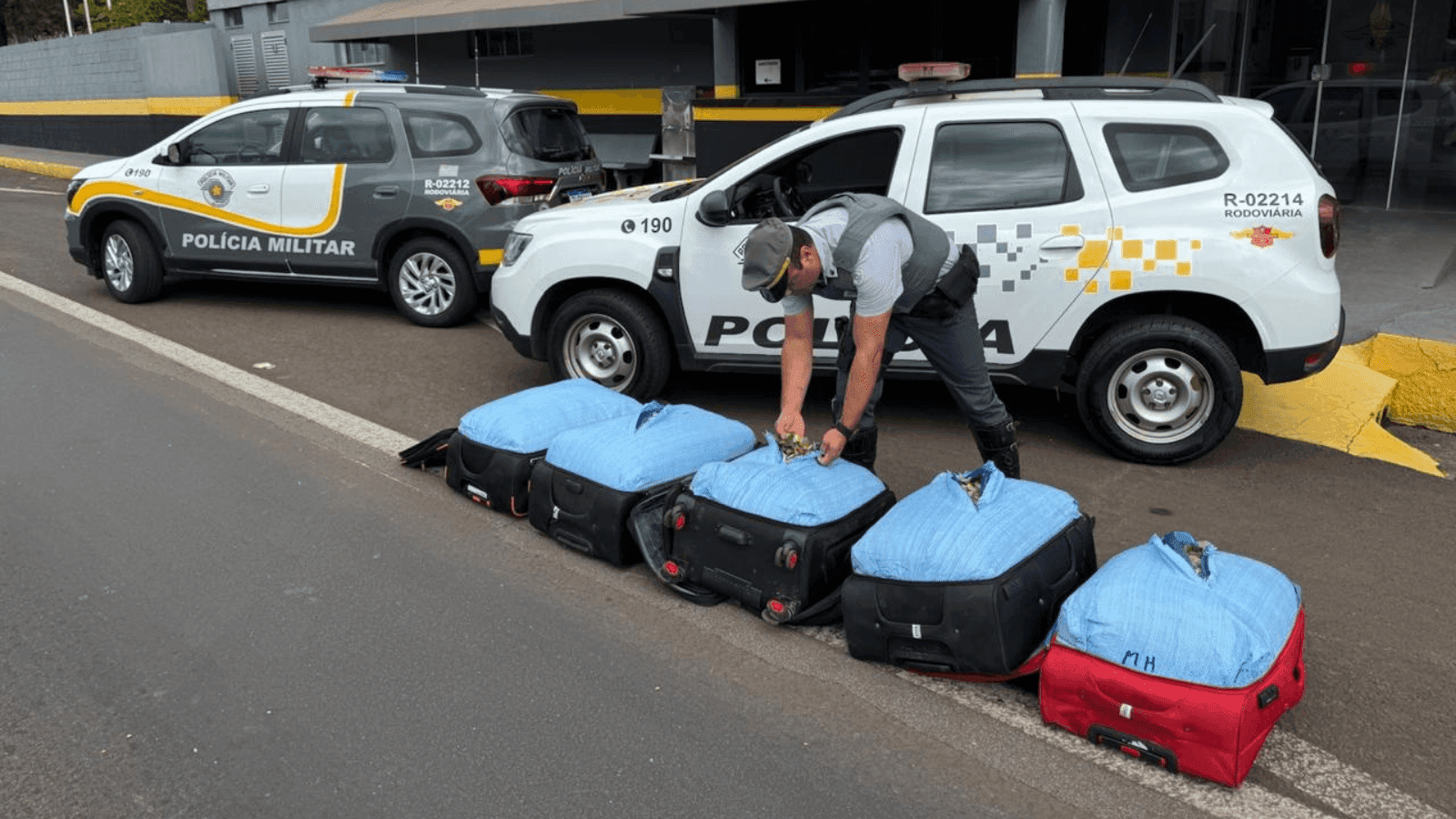 As drogas estavam escondidas em três malas