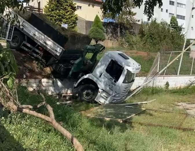 Acidente foi na tarde desta terça-feira