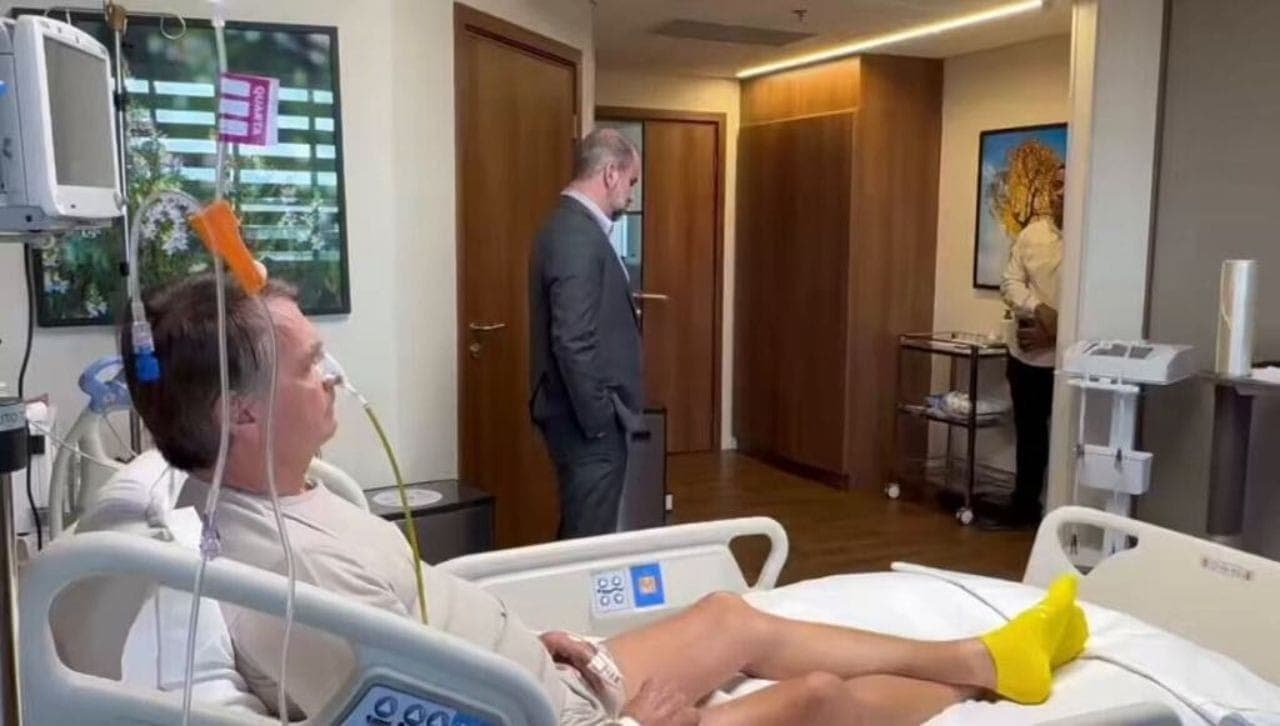 Bolsonaro em quarto da UTI em hospital do DF