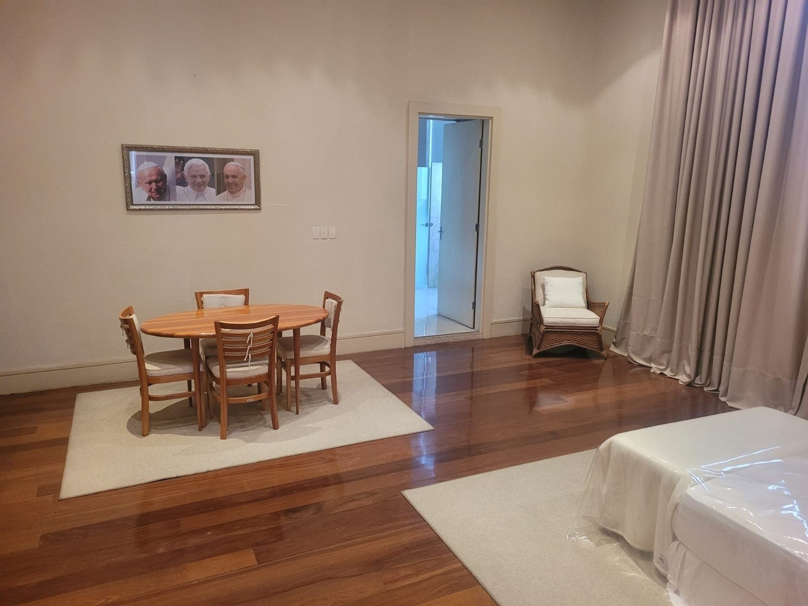 Quarto usado pelo Papa Francisco em 2013 virou museu em Aparecida (SP)