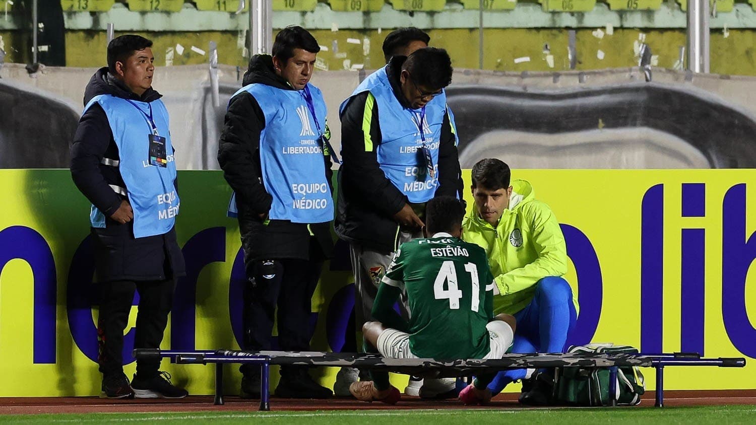 Estevão passa mal no jogo contra o Bolívar