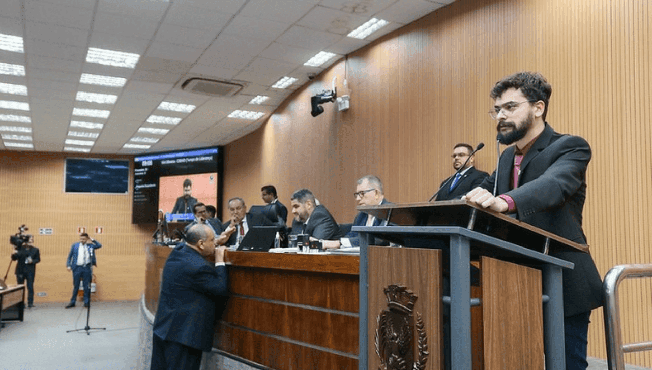 Vini Oliveira na Tribuna da Câmara