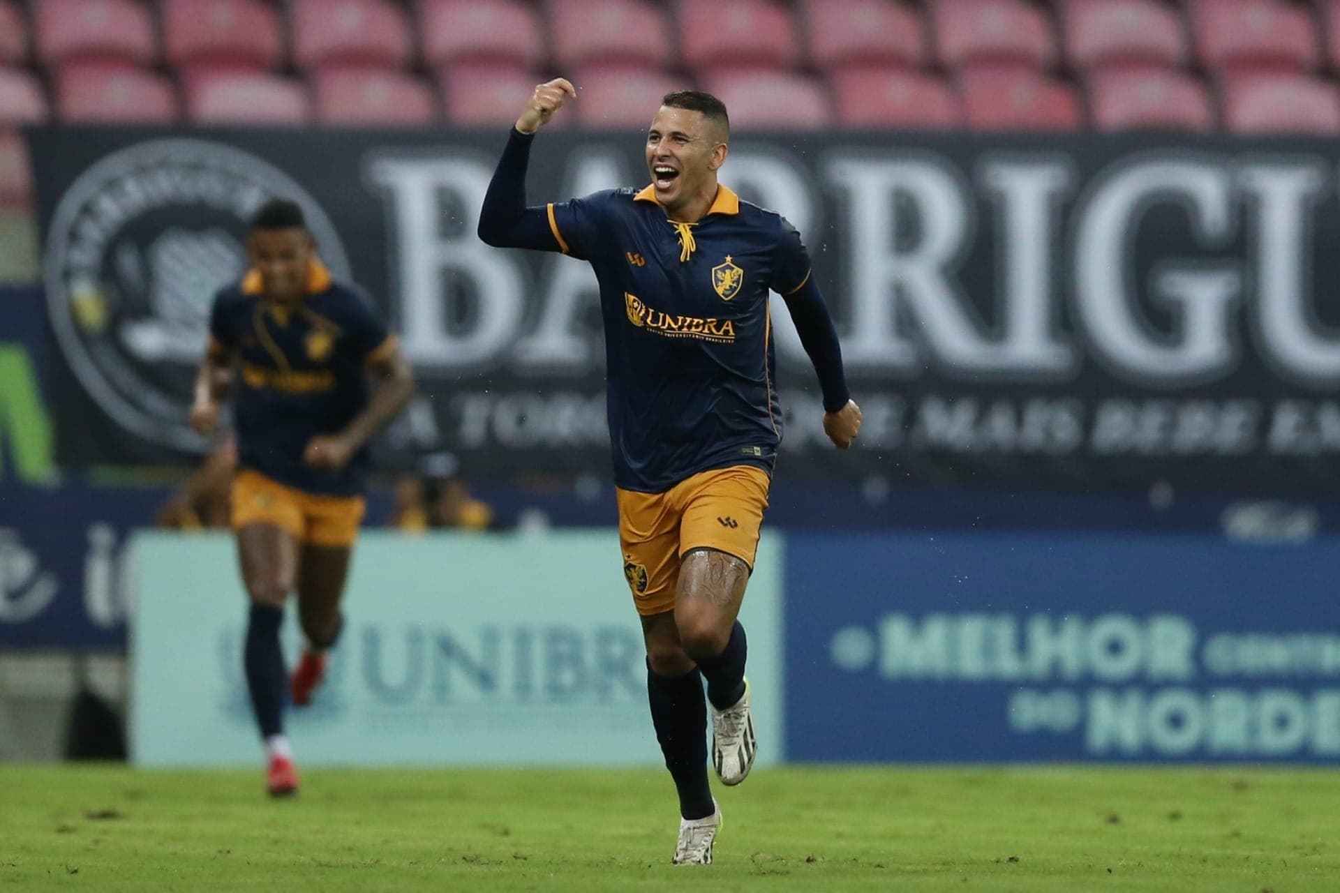 Radsley comemora gol do Retrô