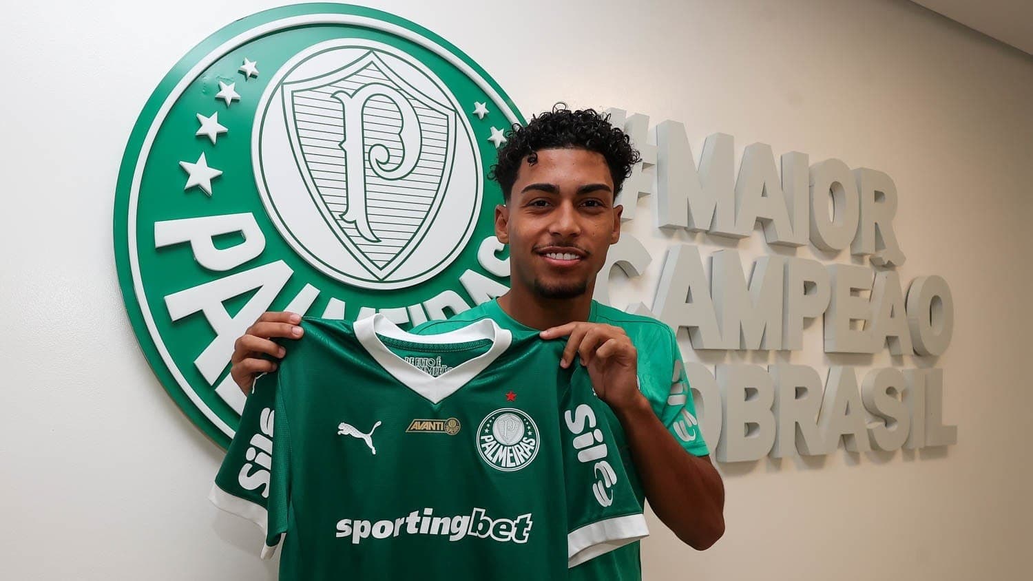 Lughi renovou contrato com o Palmeiras
