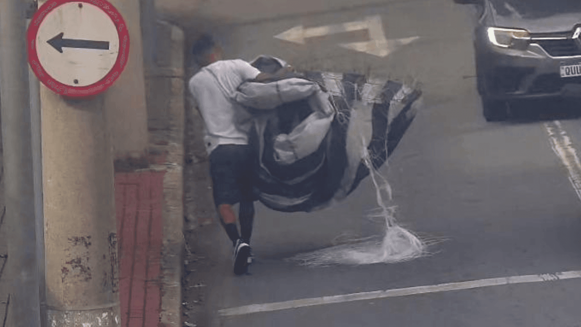 Homem é multado em R$10 mil por capturar e transportar um balão em São José Campos