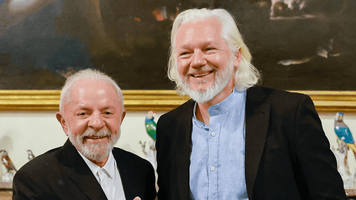 Lula com o jornalista Julian Assange